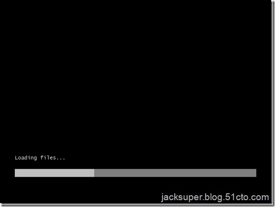  从安装光盘启动，等待加载过程